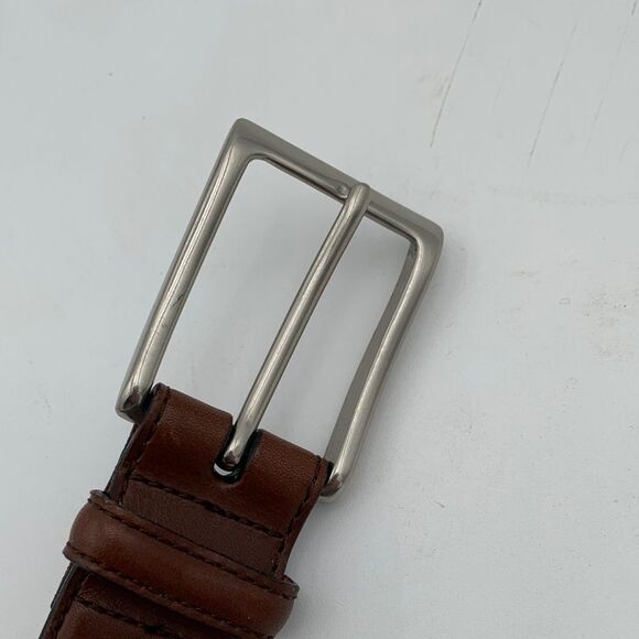 Vinyard Vines Men's Classic Brown Leather Belt silver buckle size 34 - Picture 2 of 9